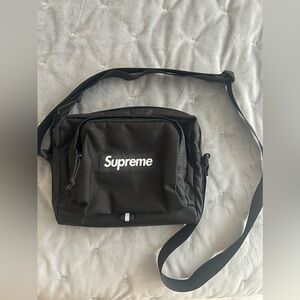 Supreme Shoulder Bag ‘Black’ (SS19)